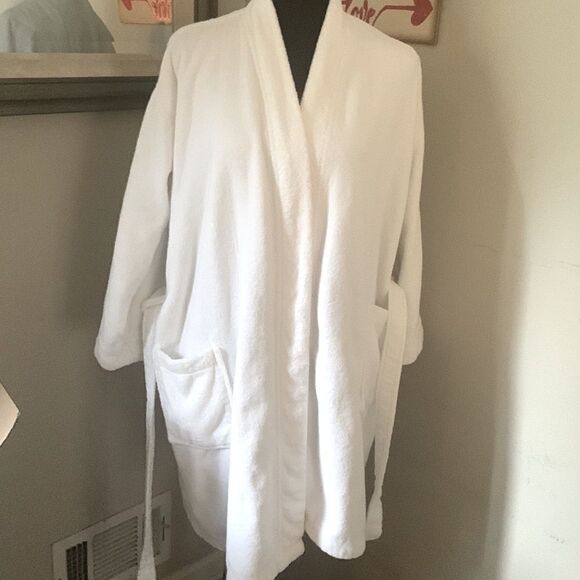 Neiman  Marcus plush short  robe  preloved ❤️size M EUC - Picture 4 of 13